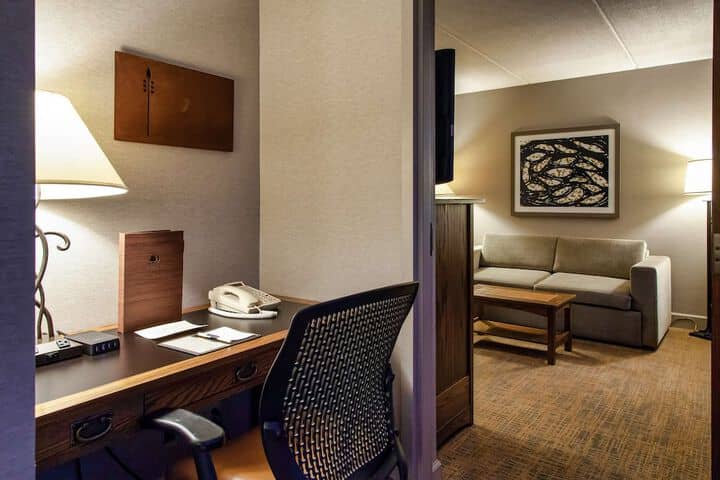 Room 6 of 27
