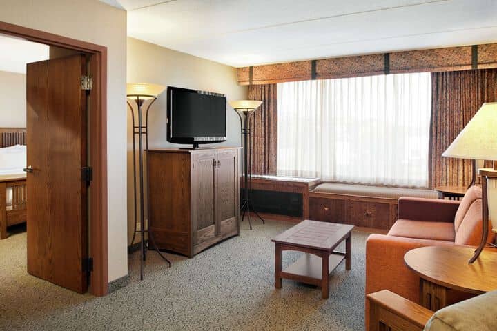 Room 11 of 27
